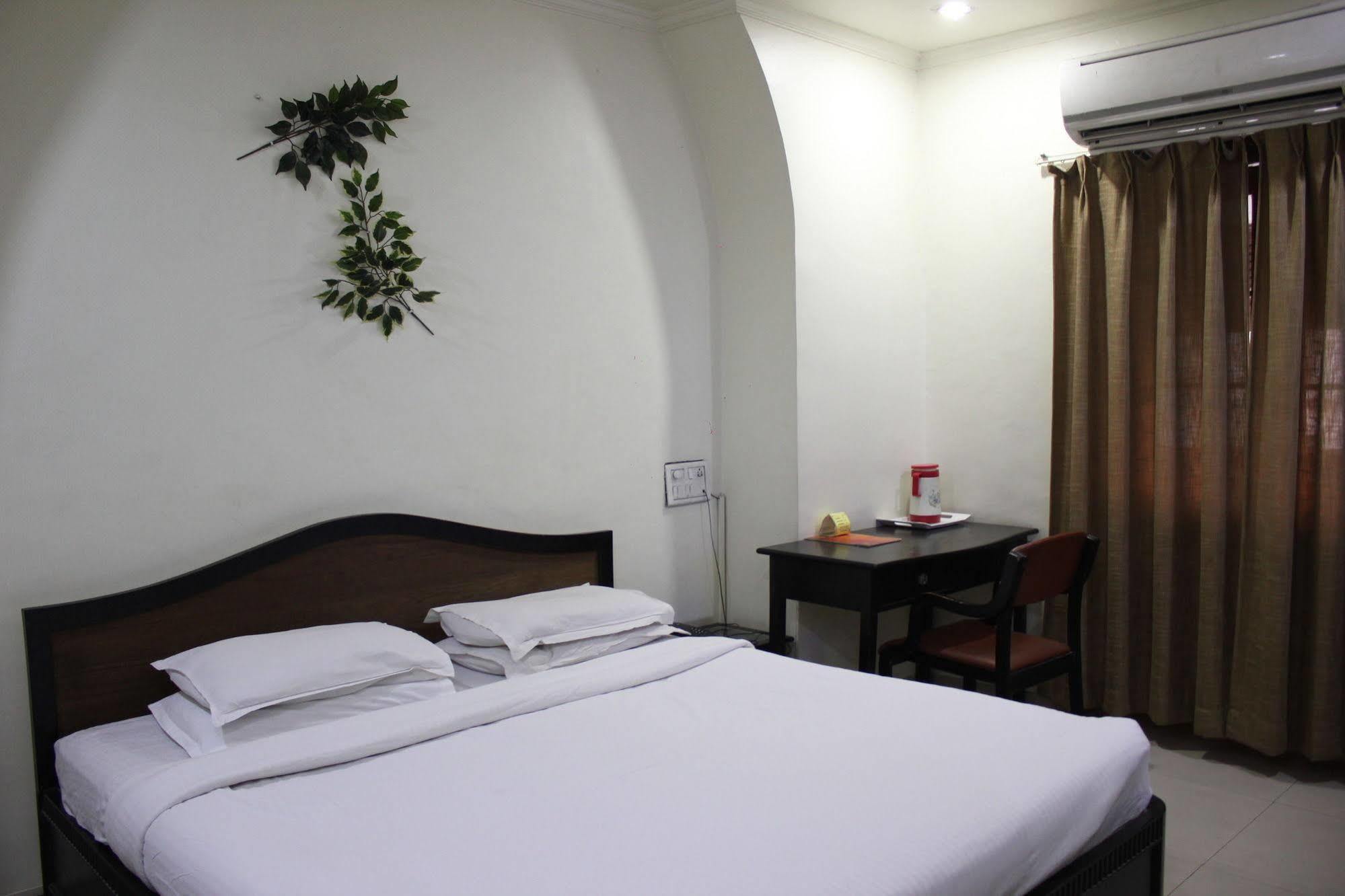 Hotel Ritz Pune Eksteriør billede